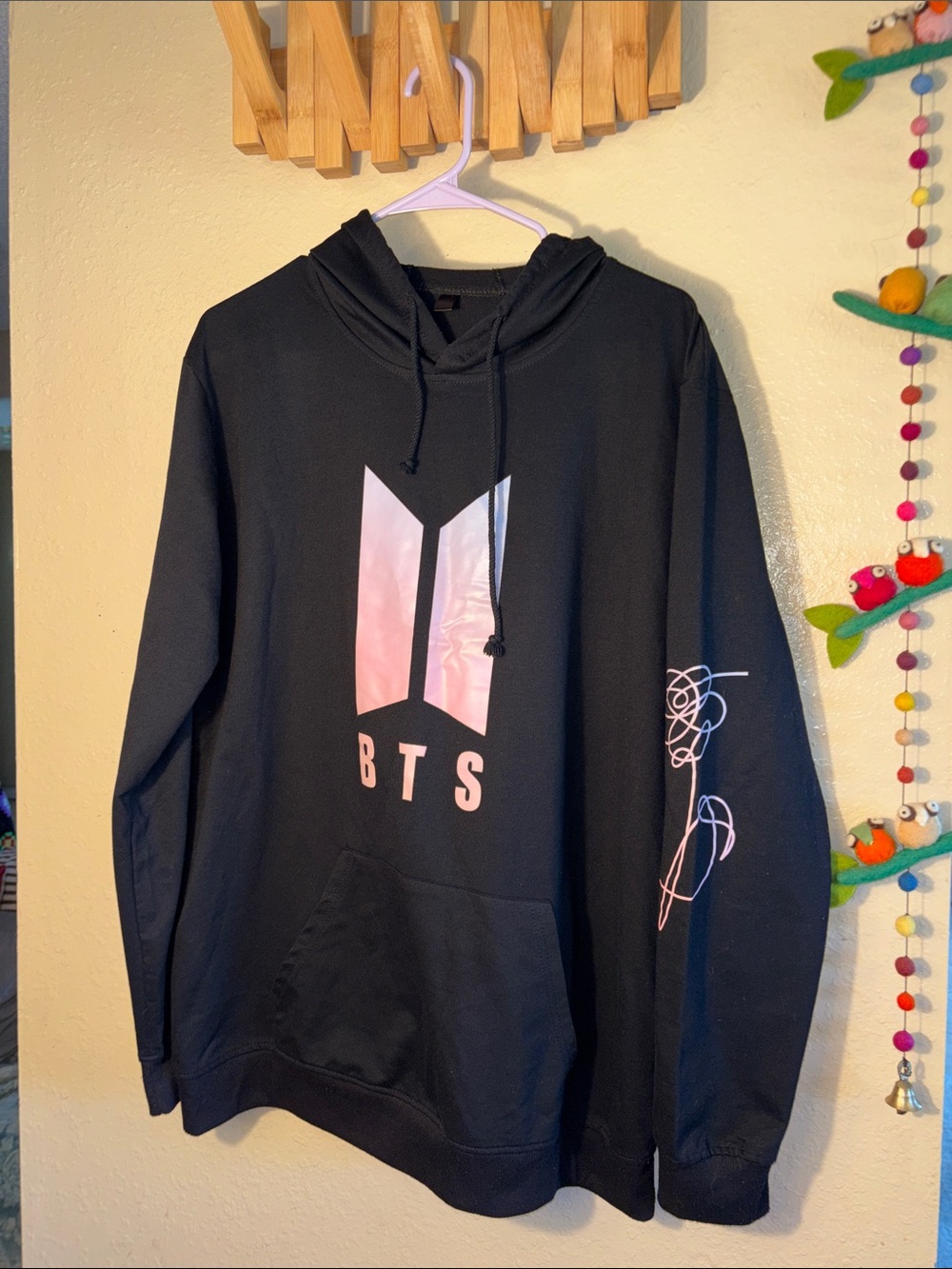 NWOT BTS "Love Yourself" World Tour black pullover hoodie, BLACK WITH PINK LOGO,